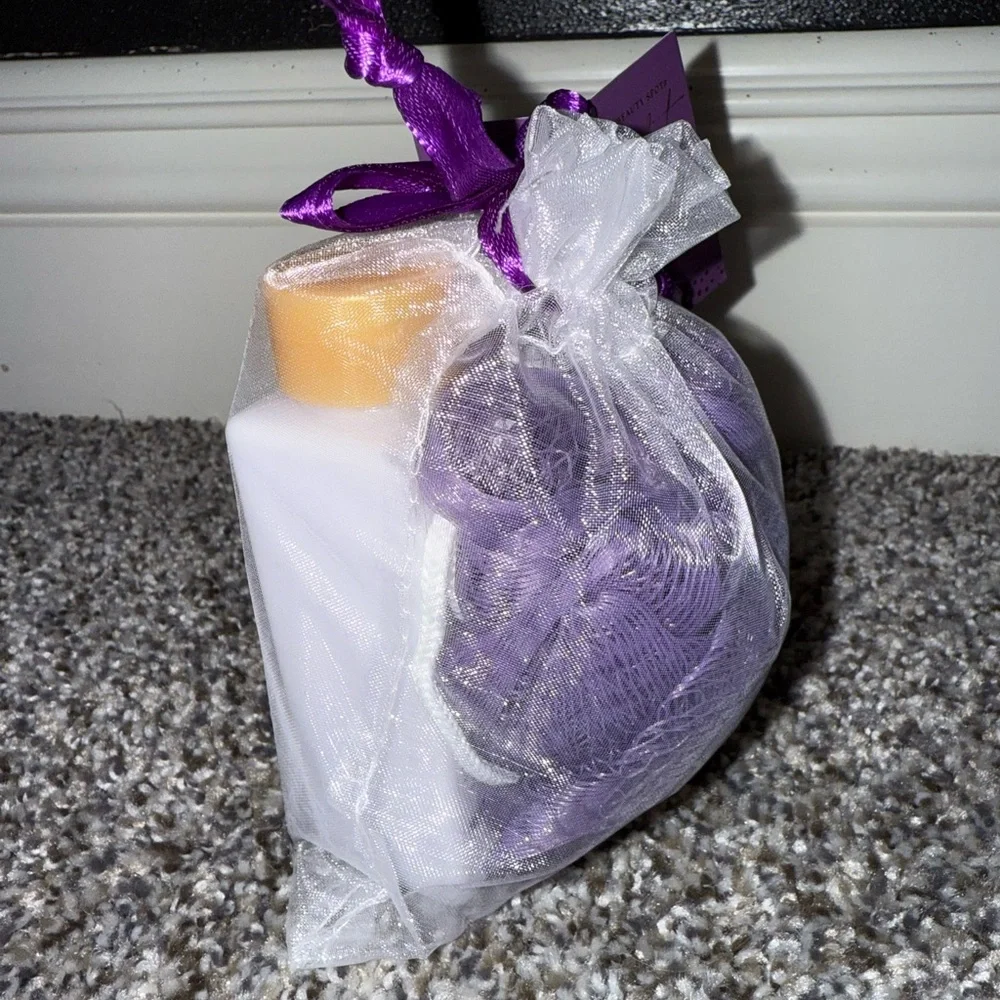 Purple body care gift set NWT - Picture 3 of 6